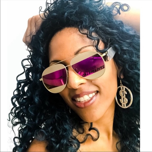 Stasia Pink Me Sunnies: Gold Mirror Sunglasses 💥 - Picture 2 of 4